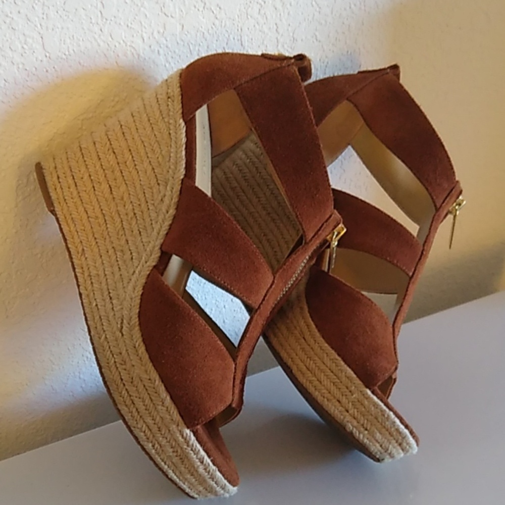 Micheal Kors Damita Brown and Gold Wedges - Picture 2 of 7